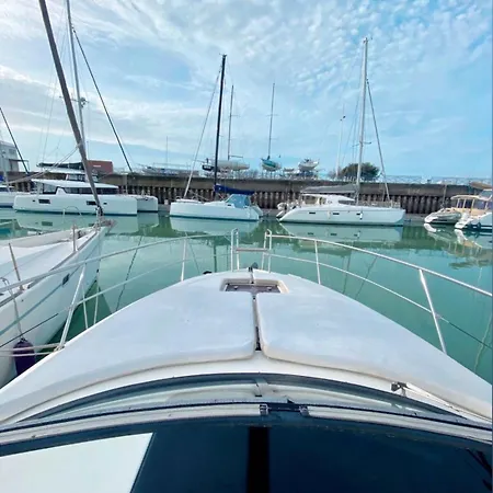 Botel Nuit Magique Sur Un Bateau Linge Et Menage Inclus - Boat Paradise La Rochelle *
