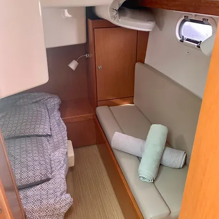 Nuit Magique Sur Un Bateau Linge Et Menage Inclus - Boat Paradise La Rochelle