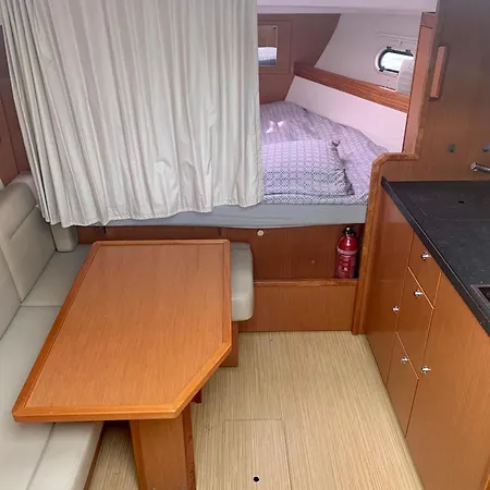 Botel Nuit Magique Sur Un Bateau Linge Et Menage Inclus - Boat Paradise La Rochelle *